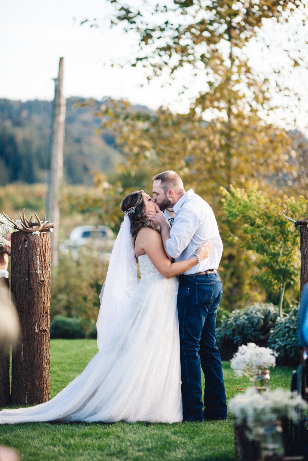 julia kinnunen photography, wedding, seattle, getting ready, pacific northwest, seattle bride, dairyland, rustic wedding, barn, ceremony