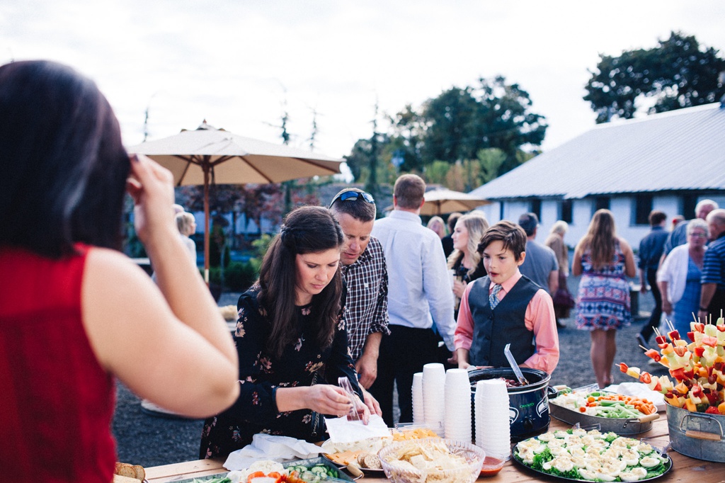 julia kinnunen photography, wedding, seattle, getting ready, pacific northwest, seattle bride, dairyland, rustic wedding, barn, reception