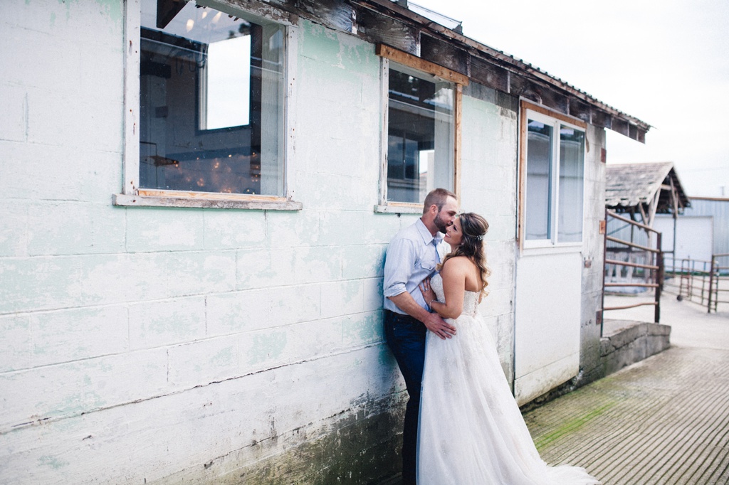 julia kinnunen photography, wedding, seattle, getting ready, pacific northwest, seattle bride, dairyland, rustic wedding, barn, portraits