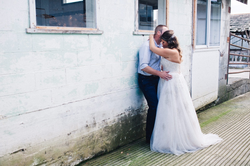 julia kinnunen photography, wedding, seattle, getting ready, pacific northwest, seattle bride, dairyland, rustic wedding, barn, portraits