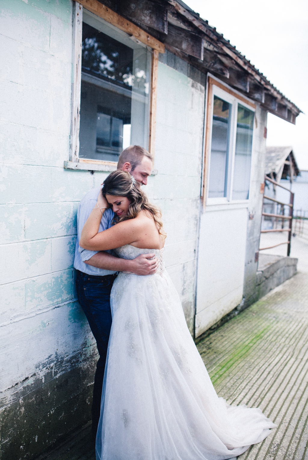 julia kinnunen photography, wedding, seattle, getting ready, pacific northwest, seattle bride, dairyland, rustic wedding, barn, portraits