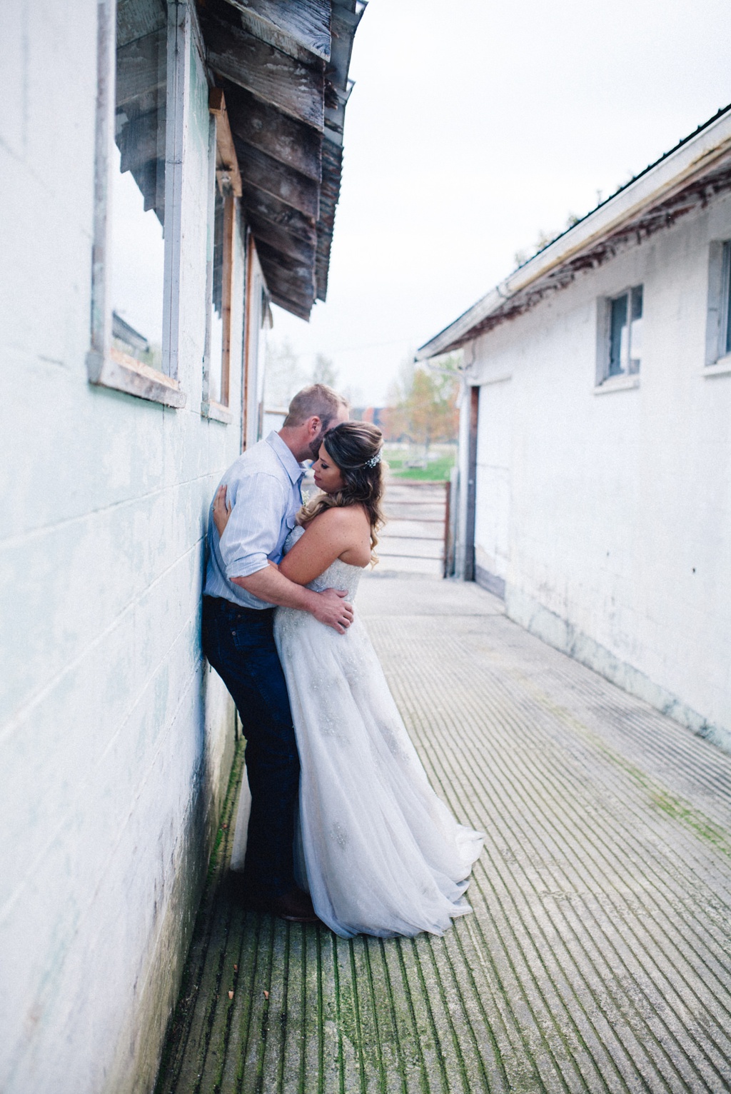 julia kinnunen photography, wedding, seattle, getting ready, pacific northwest, seattle bride, dairyland, rustic wedding, barn, portraits