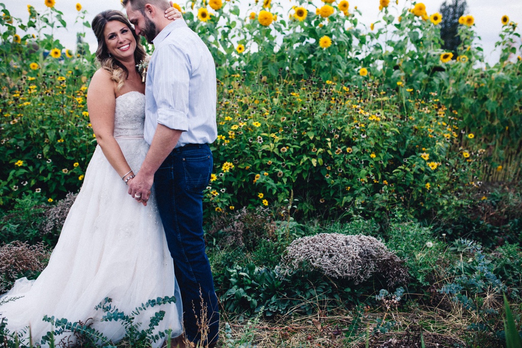 julia kinnunen photography, wedding, seattle, getting ready, pacific northwest, seattle bride, dairyland, rustic wedding, barn, portraits