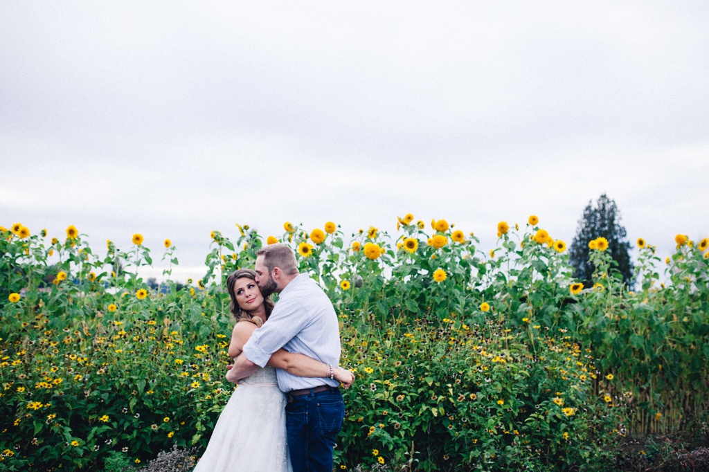 julia kinnunen photography, wedding, seattle, getting ready, pacific northwest, seattle bride, dairyland, rustic wedding, barn, portraits