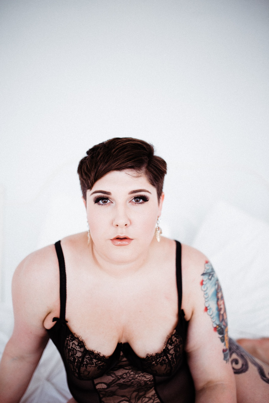 julia kinnunen photography, portrait photography, boudoir, plus size model, body positive, curvy model, plus size pioneer, studio portrait