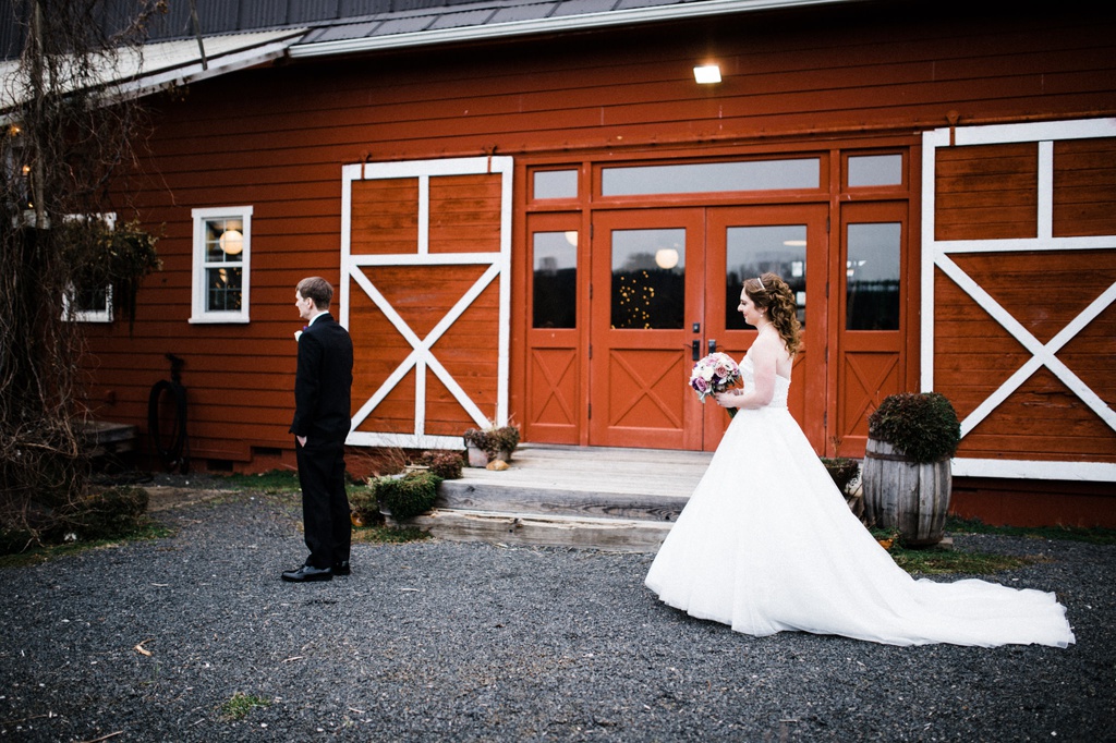 julia kinnunen photography, wedding photography, bride and groom, red barn studios, rustic wedding