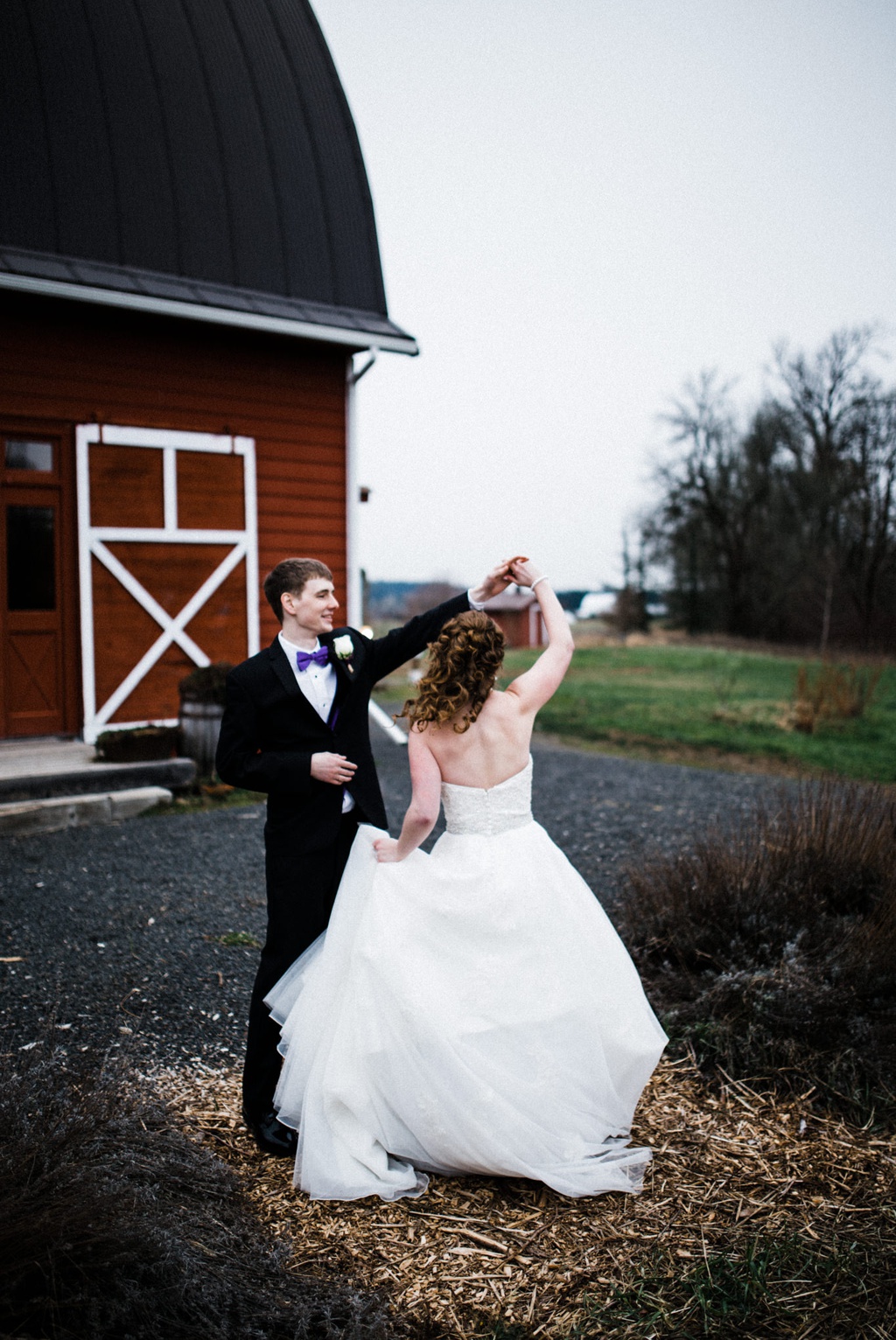 julia kinnunen photography, wedding photography, bride and groom, red barn studios, rustic wedding