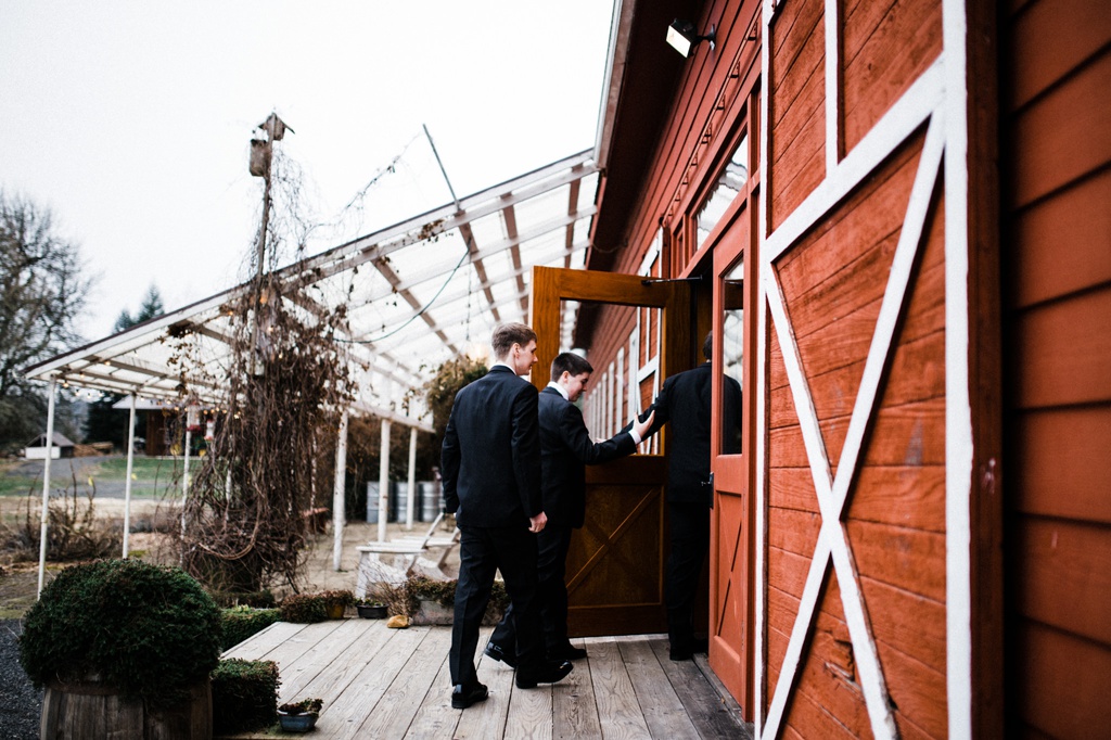 julia kinnunen photography, wedding photography, bride and groom, red barn studios, rustic wedding