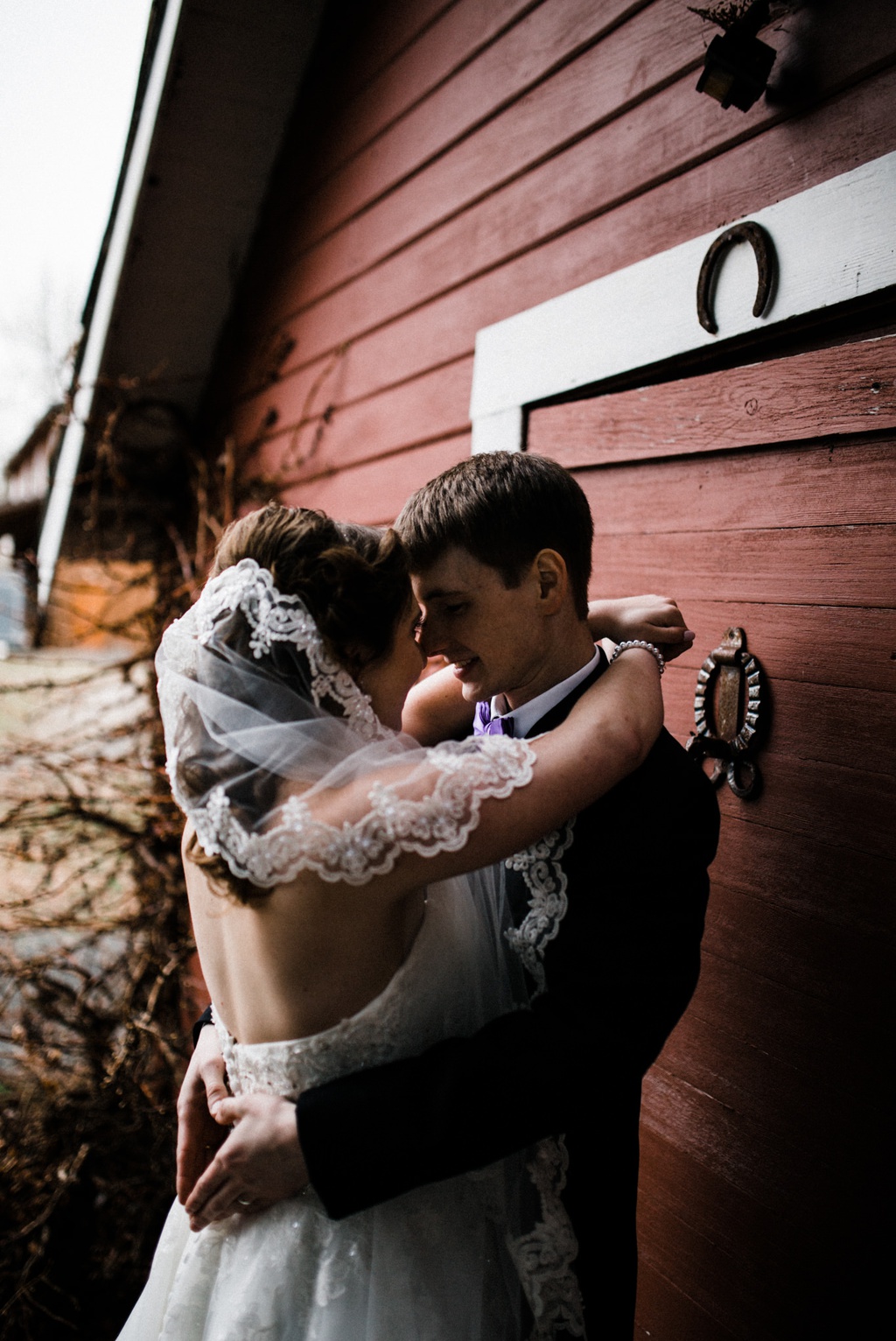 julia kinnunen photography, wedding photography, bride and groom, red barn studios, rustic wedding