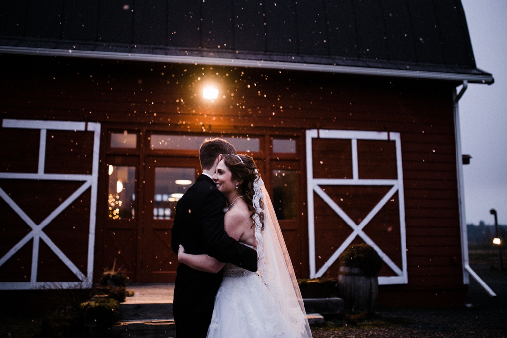 julia kinnunen photography, wedding photography, bride and groom, red barn studios, rustic wedding