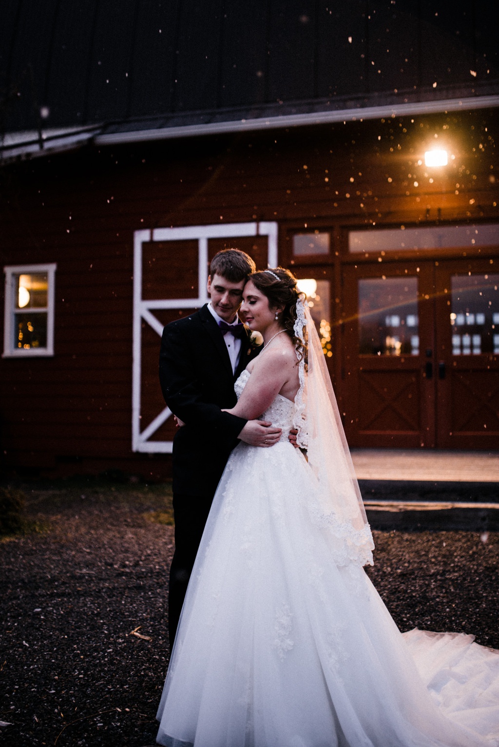 julia kinnunen photography, wedding photography, bride and groom, red barn studios, rustic wedding