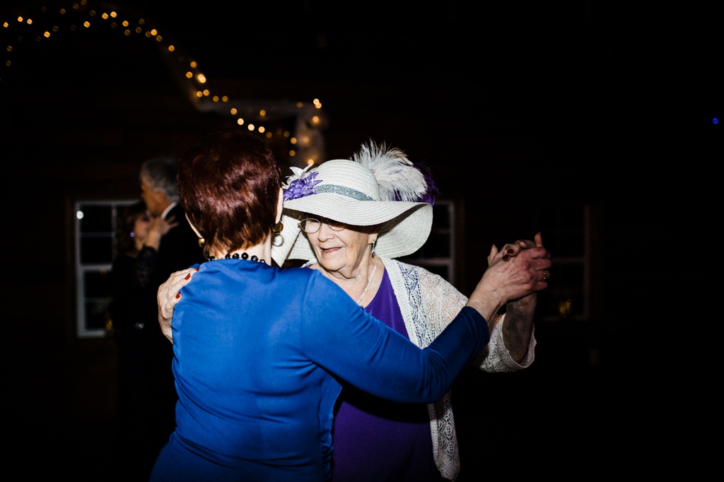 julia kinnunen photography, wedding photography, bride and groom, red barn studios, rustic wedding