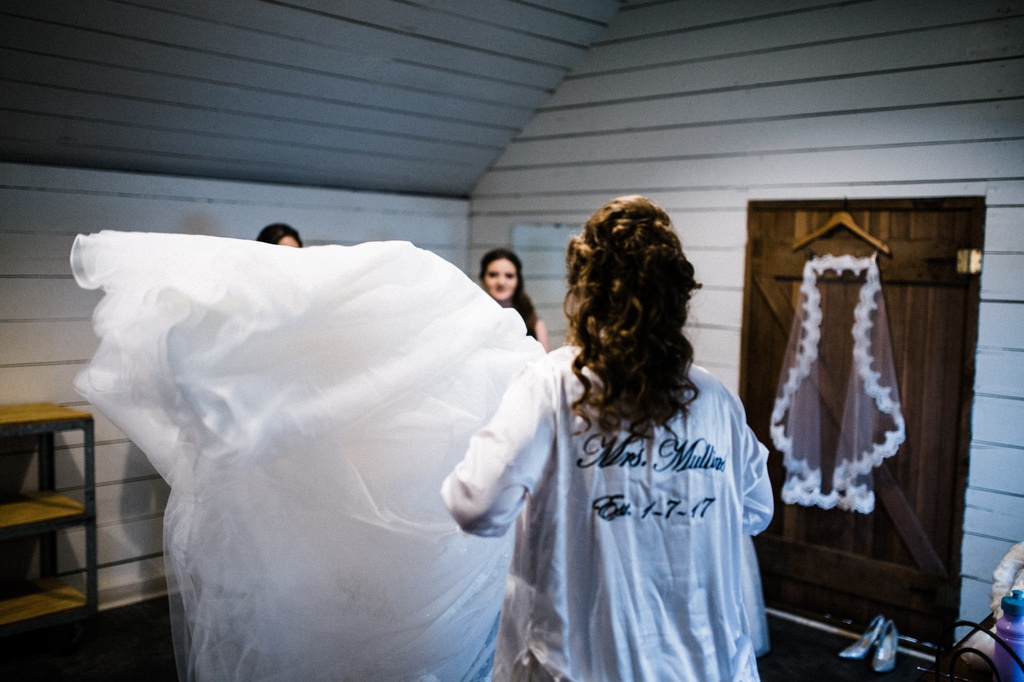 julia kinnunen photography, wedding photography, bride and groom, red barn studios, rustic wedding