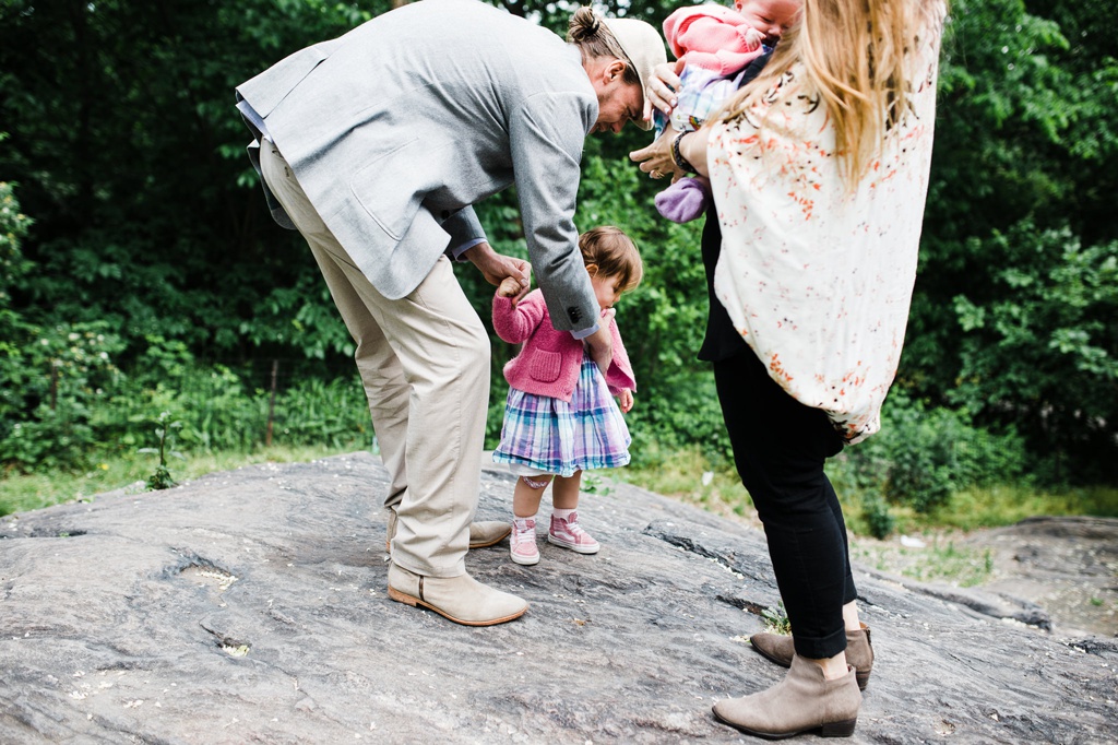 julia kinnunen photography, seattle, new york city, central park, picnic, family photos, new parents, 