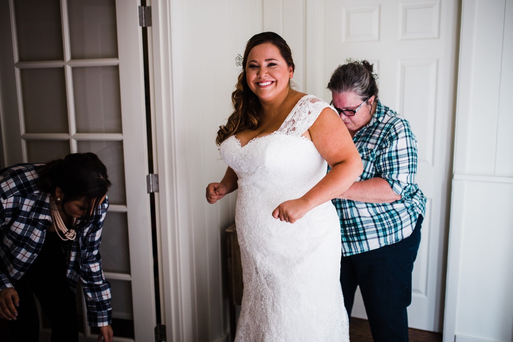 julia kinnunen photography, dancing fish vineyards, destination wedding, whiskey island wedding, rustic wedding, seattle wedding, wedding photography, getting ready, details