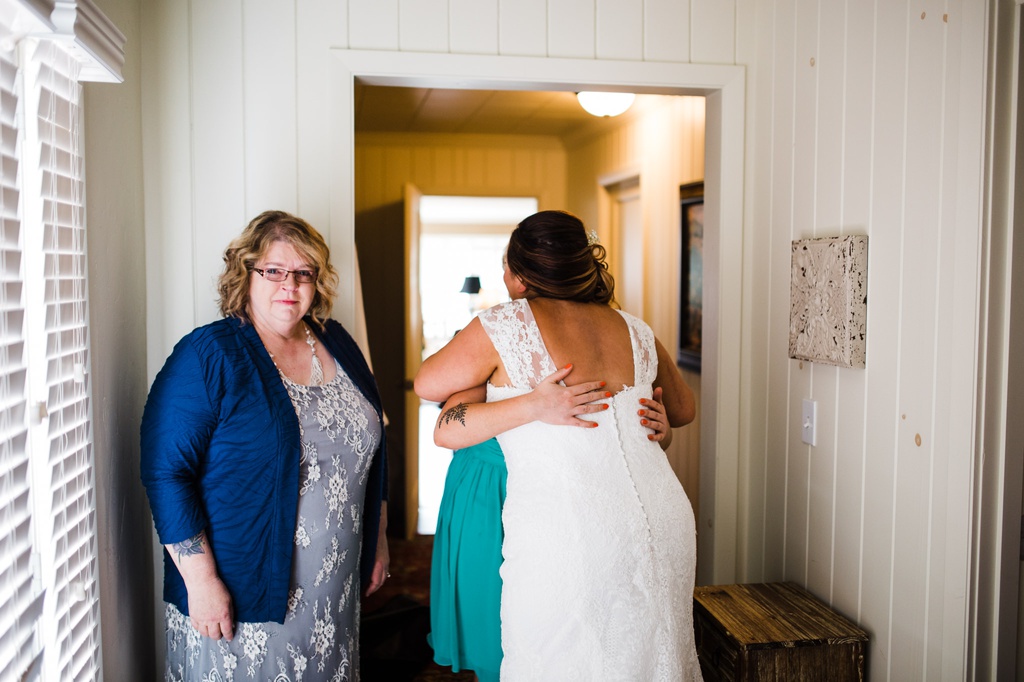 julia kinnunen photography, dancing fish vineyards, destination wedding, whiskey island wedding, rustic wedding, seattle wedding, wedding photography, getting ready, details