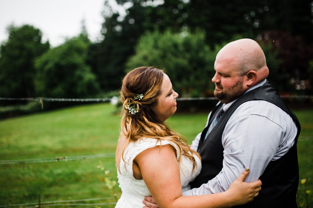 julia kinnunen photography, dancing fish vineyards, destination wedding, whiskey island wedding, rustic wedding, seattle wedding, wedding photography, details, newlyweds, vow renewal, reception, bridal portrait 