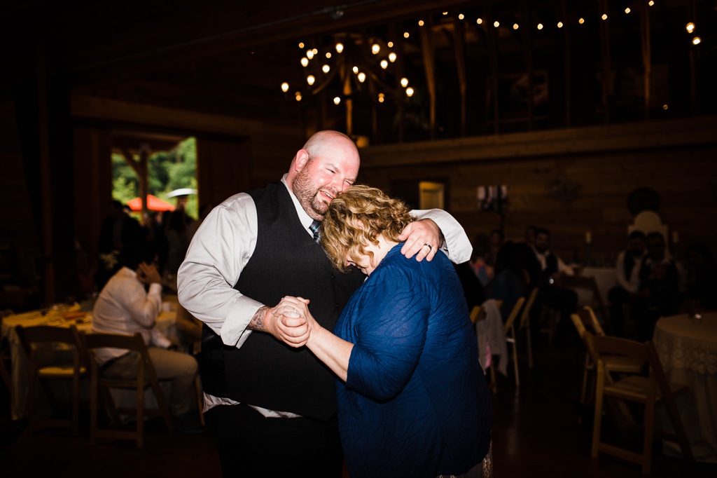 julia kinnunen photography, dancing fish vineyards, destination wedding, whiskey island wedding, rustic wedding, seattle wedding, wedding photography, details, newlyweds, vow renewal, reception, dance party