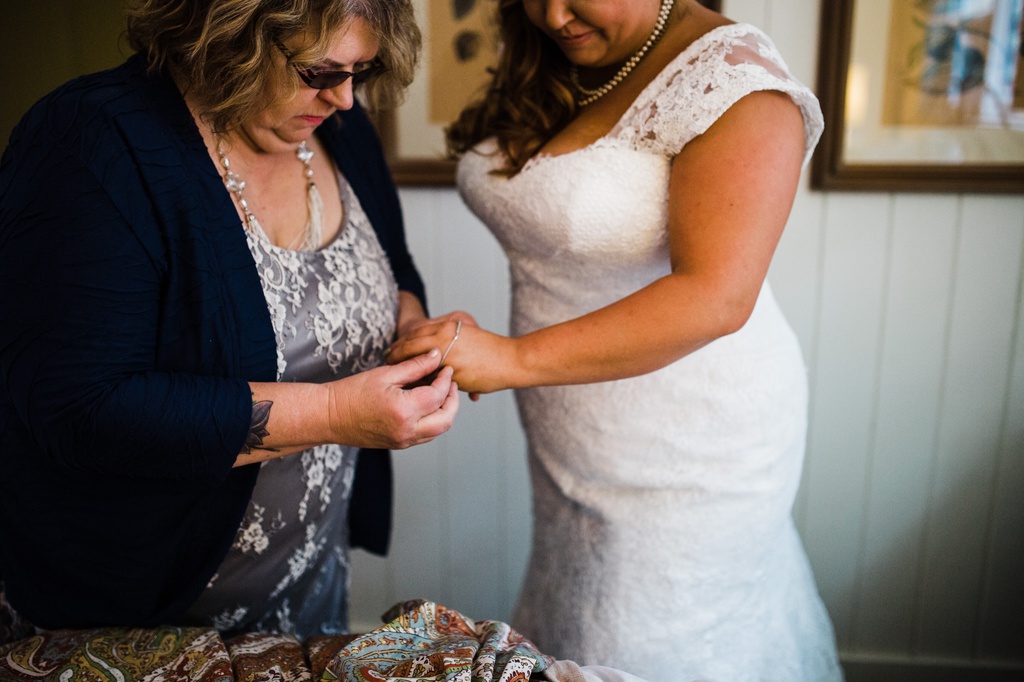 julia kinnunen photography, dancing fish vineyards, destination wedding, whiskey island wedding, rustic wedding, seattle wedding, wedding photography, getting ready, details