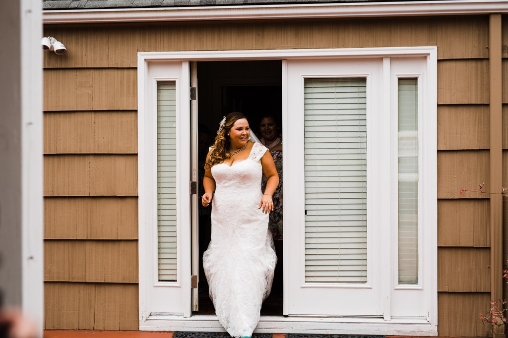 julia kinnunen photography, dancing fish vineyards, destination wedding, whiskey island wedding, rustic wedding, seattle wedding, wedding photography, getting ready, details