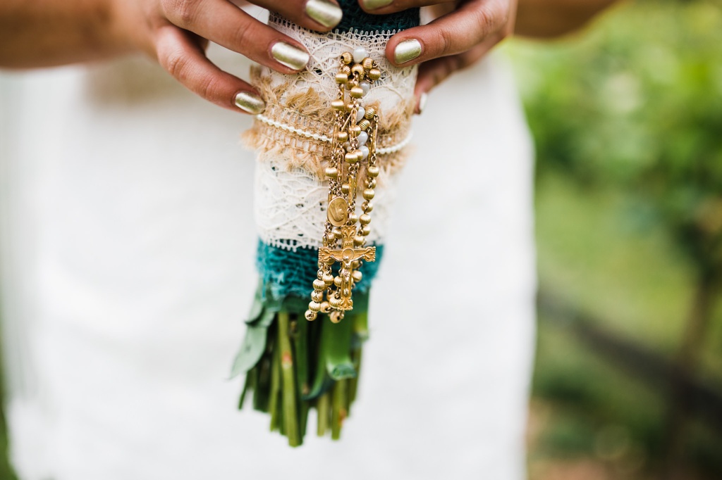 julia kinnunen photography, dancing fish vineyards, destination wedding, whiskey island wedding, rustic wedding, seattle wedding, wedding photography, first look, bridal portrait, newlyweds