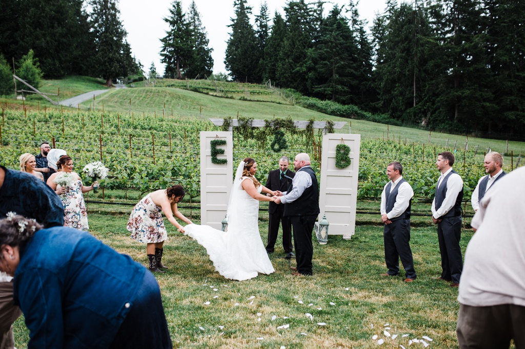 julia kinnunen photography, dancing fish vineyards, destination wedding, whiskey island wedding, rustic wedding, seattle wedding, wedding photography, details, ceremony, newlyweds, vow renewal