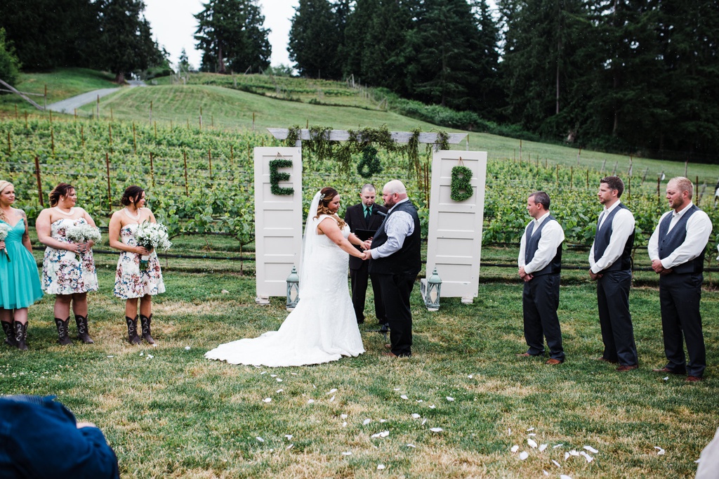 julia kinnunen photography, dancing fish vineyards, destination wedding, whiskey island wedding, rustic wedding, seattle wedding, wedding photography, details, ceremony, newlyweds, vow renewal