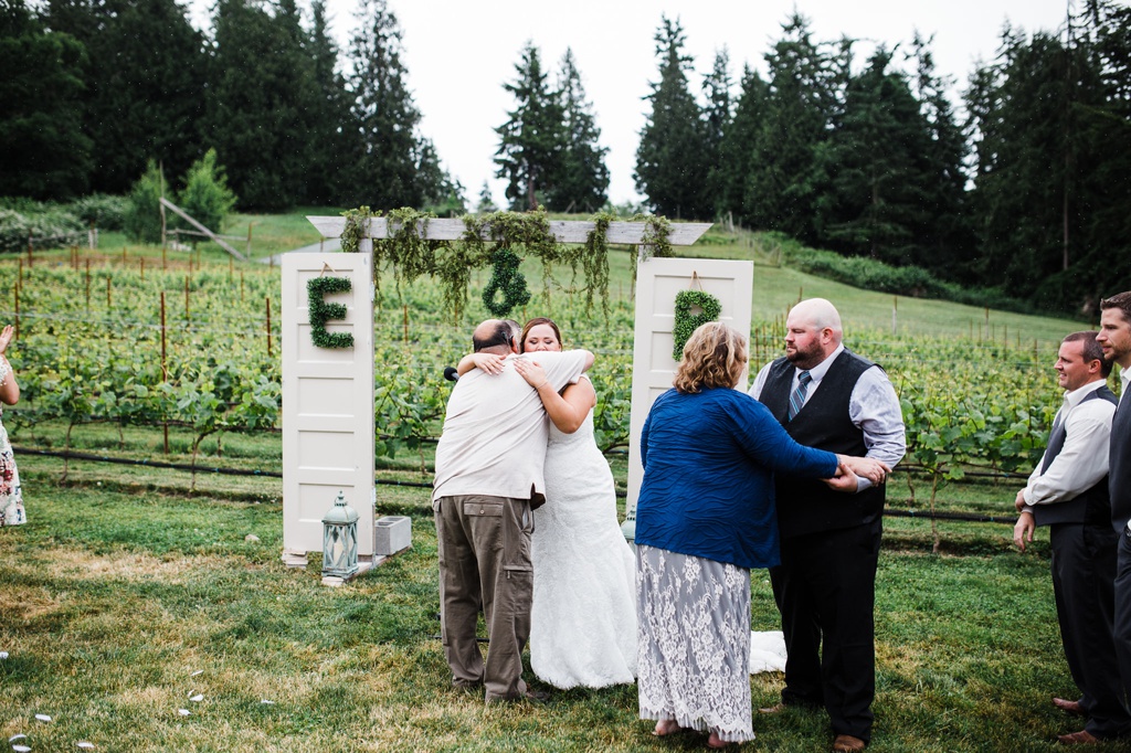 julia kinnunen photography, dancing fish vineyards, destination wedding, whiskey island wedding, rustic wedding, seattle wedding, wedding photography, details, ceremony, newlyweds, vow renewal