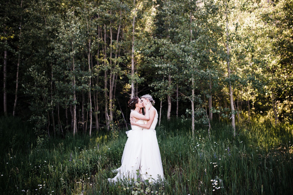 lesbian wedding, offbeat bride, lgbt wedding, gay wedding, two brides, silverpick lodge, durango, julia kinnunen photography, destination wedding, colorado wedding, seattle wedding, wedding photography, bride, newlyweds, portraits, wives, same sex wedding