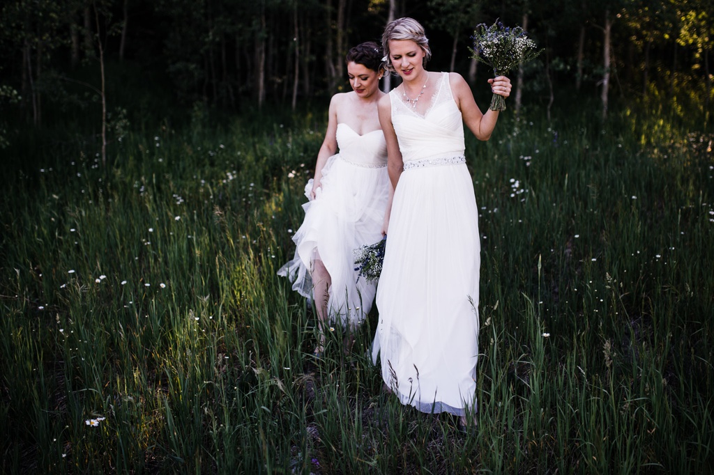 lesbian wedding, offbeat bride, lgbt wedding, gay wedding, two brides, silverpick lodge, durango, julia kinnunen photography, destination wedding, colorado wedding, seattle wedding, wedding photography, bride, newlyweds, portraits, wives, same sex wedding