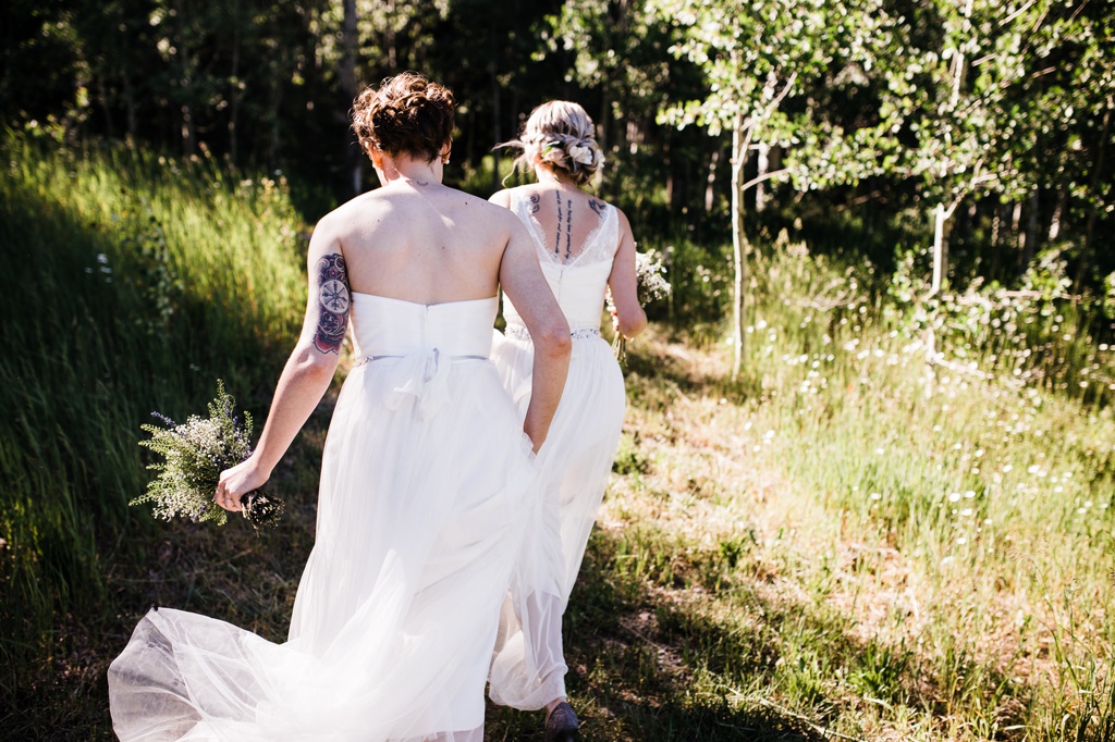 lesbian wedding, offbeat bride, lgbt wedding, gay wedding, two brides, silverpick lodge, durango, julia kinnunen photography, destination wedding, colorado wedding, seattle wedding, wedding photography, bride, newlyweds, portraits, wives, same sex wedding