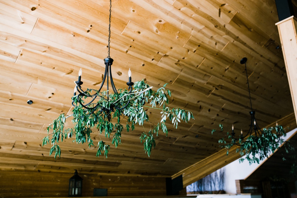 lesbian wedding, offbeat bride, lgbt wedding, gay wedding, two brides, silverpick lodge, durango, julia kinnunen photography, destination wedding, colorado wedding, seattle wedding, wedding photography, bride, newlyweds, wives, sows ear, reception, dinner party, details, same sex wedding