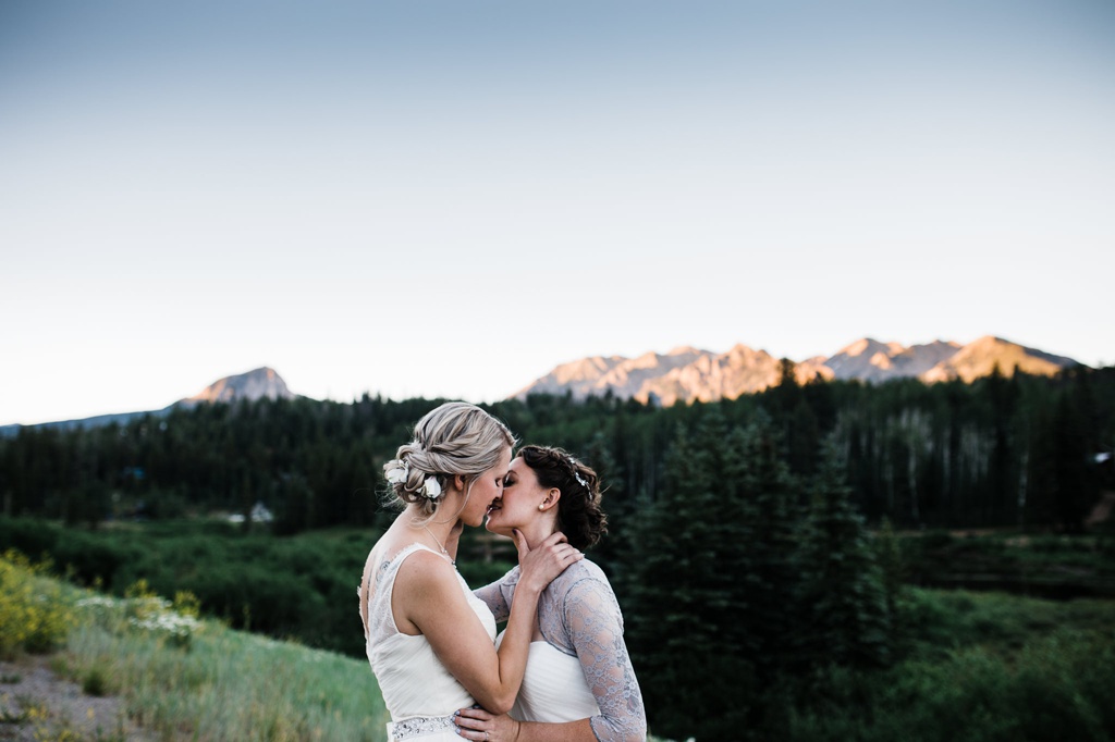 lesbian wedding, offbeat bride, lgbt wedding, gay wedding, two brides, silverpick lodge, durango, julia kinnunen photography, destination wedding, colorado wedding, seattle wedding, wedding photography, bride, newlyweds, wives, sows ear, reception, portraits, mountain wedding