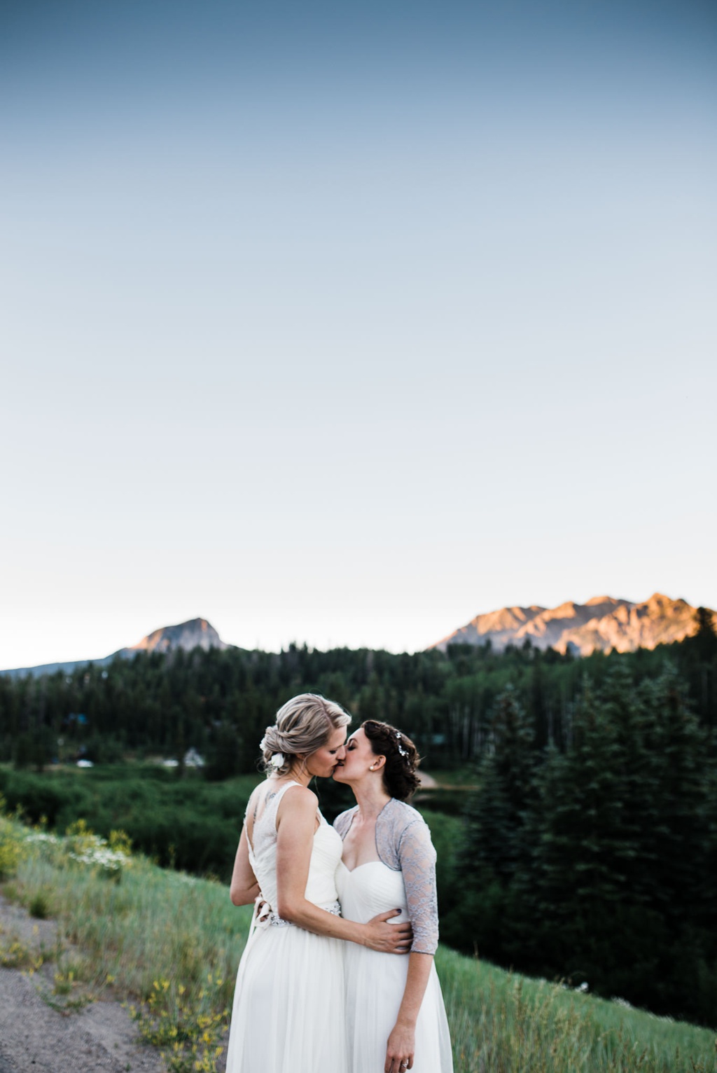 lesbian wedding, offbeat bride, lgbt wedding, gay wedding, two brides, silverpick lodge, durango, julia kinnunen photography, destination wedding, colorado wedding, seattle wedding, wedding photography, bride, newlyweds, wives, sows ear, reception, portraits, mountain wedding