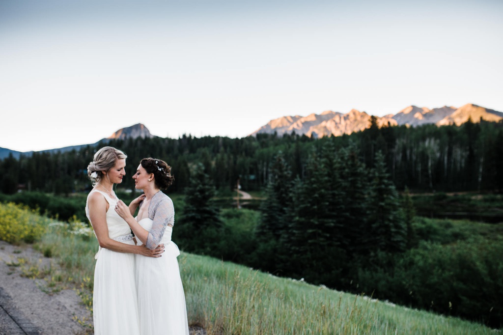 lesbian wedding, offbeat bride, lgbt wedding, gay wedding, two brides, silverpick lodge, durango, julia kinnunen photography, destination wedding, colorado wedding, seattle wedding, wedding photography, bride, newlyweds, wives, sows ear, reception, portraits, mountain wedding