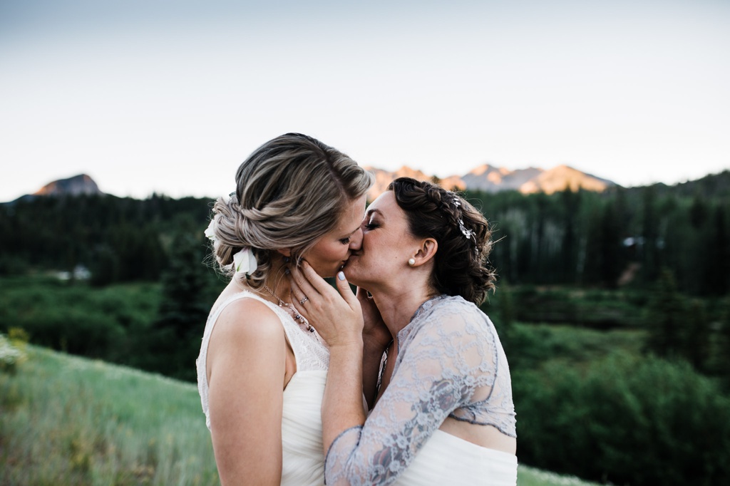 lesbian wedding, offbeat bride, lgbt wedding, gay wedding, two brides, silverpick lodge, durango, julia kinnunen photography, destination wedding, colorado wedding, seattle wedding, wedding photography, bride, newlyweds, wives, sows ear, reception, portraits, mountain wedding