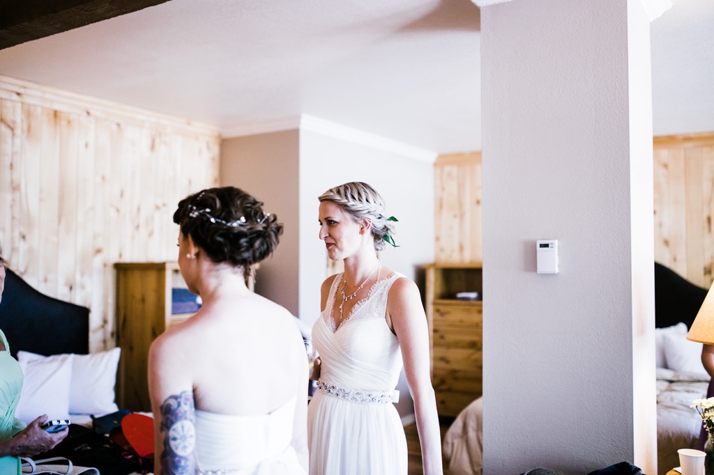 lesbian wedding, offbeat bride, lgbt wedding, gay wedding, two brides, silverpick lodge, durango, julia kinnunen photography, destination wedding, colorado wedding, seattle wedding, wedding photography, bride, newlyweds, prep, details, getting ready, same sex wedding