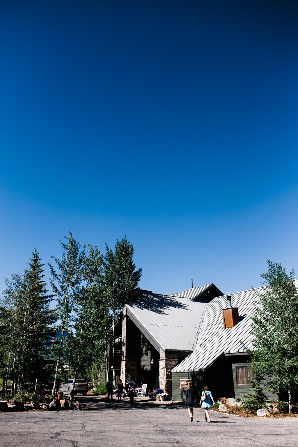 lesbian wedding, offbeat bride, lgbt wedding, gay wedding, two brides, silverpick lodge, durango, julia kinnunen photography, destination wedding, colorado wedding, seattle wedding, wedding photography, bride, newlyweds, portraits, wives, same sex wedding