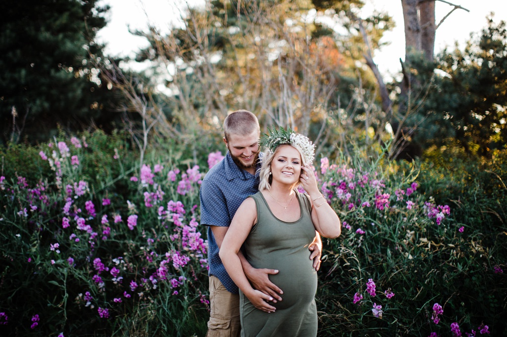 julia kinnunen photography, seattle, discovery park, baby bump, family portraits, family photos, expecting, new parents, baby on the way, maternity photos