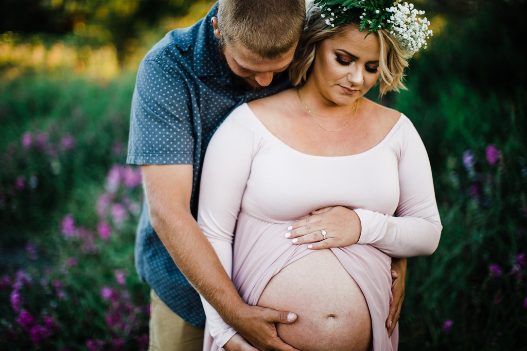 julia kinnunen photography, seattle, discovery park, baby bump, family portraits, family photos, expecting, new parents, baby on the way, maternity photos