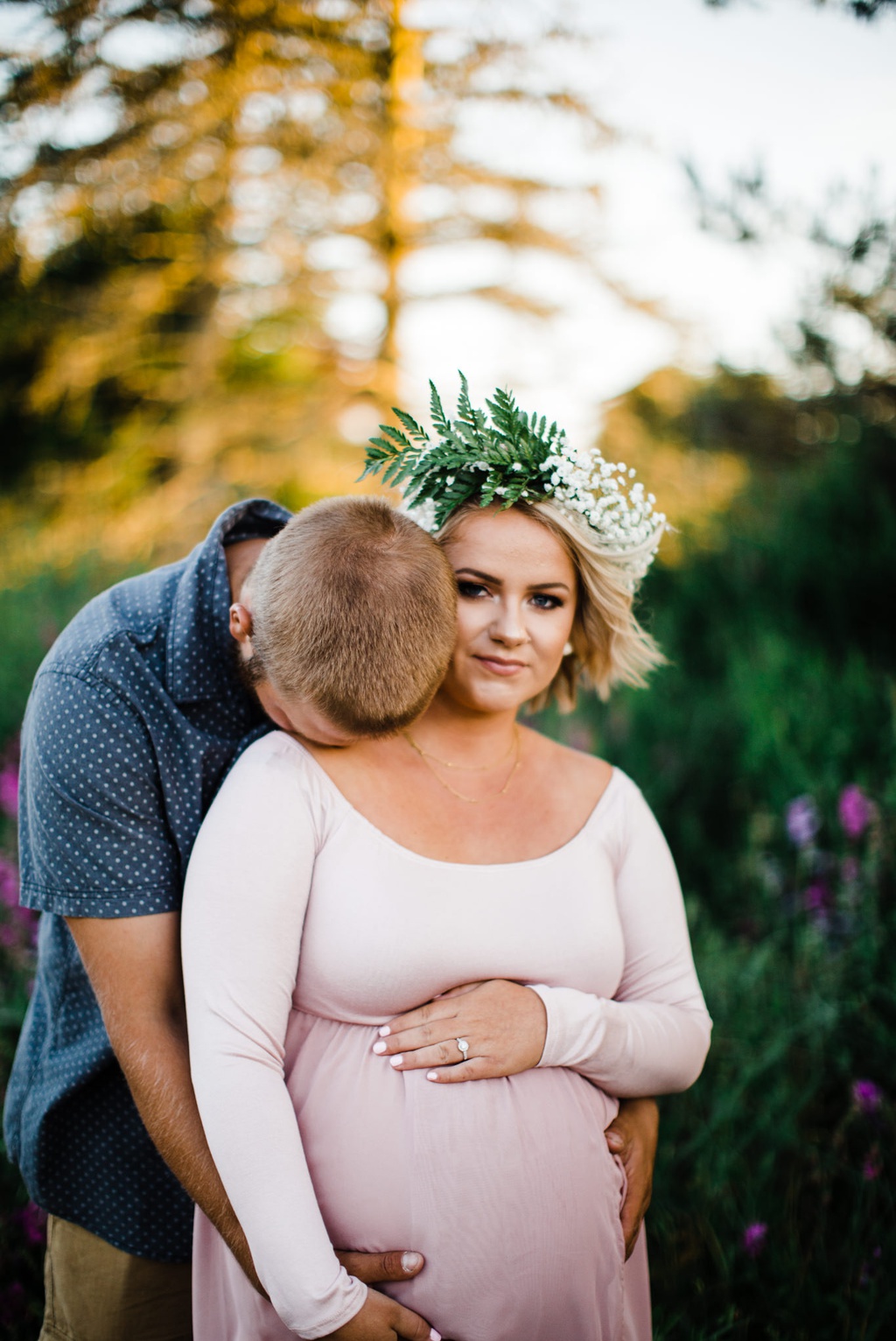 julia kinnunen photography, seattle, discovery park, baby bump, family portraits, family photos, expecting, new parents, baby on the way, maternity photos