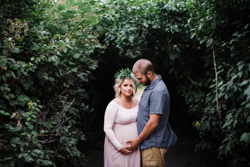 julia kinnunen photography, seattle, discovery park, baby bump, family portraits, family photos, expecting, new parents, baby on the way, maternity photos