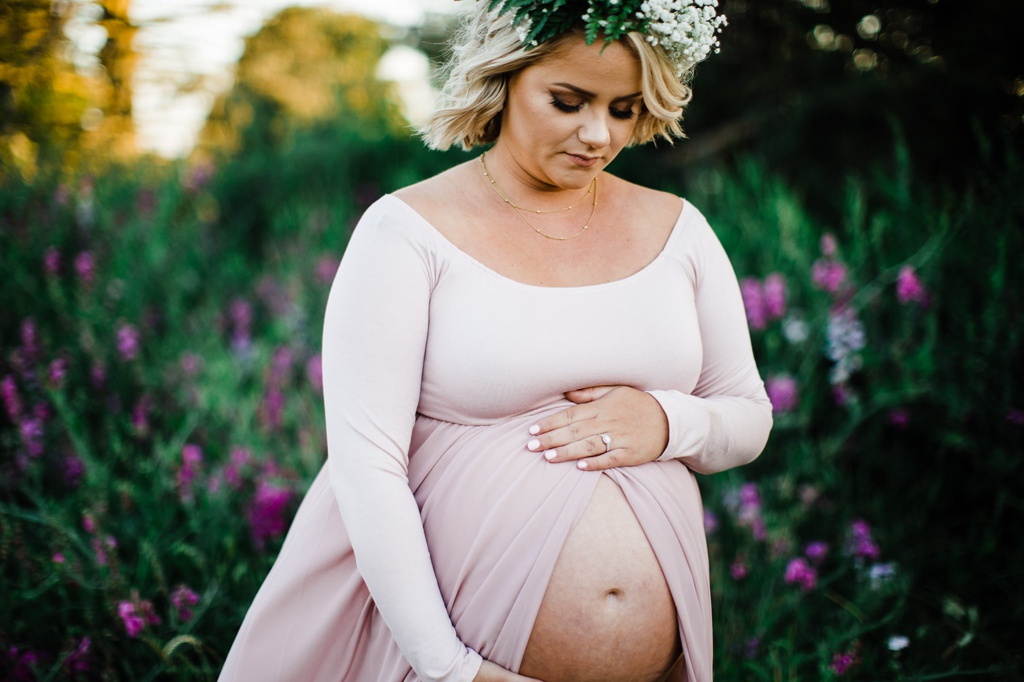 julia kinnunen photography, seattle, discovery park, baby bump, family portraits, family photos, expecting, new parents, baby on the way, maternity photos