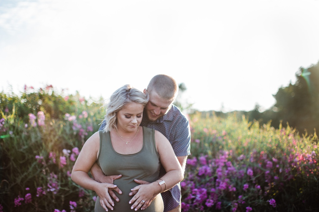 julia kinnunen photography, seattle, discovery park, baby bump, family portraits, family photos, expecting, new parents, baby on the way, maternity photos