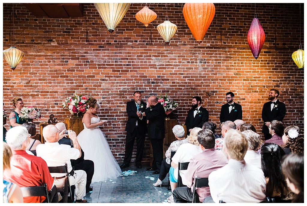 julia kinnunen photography, georgetown ballroom, urban wedding, seattle wedding, wedding photography, ceremony, vows