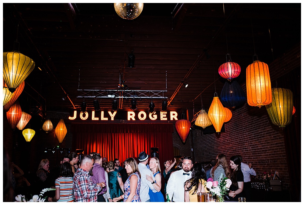 julia kinnunen photography, georgetown ballroom, urban wedding, seattle wedding, wedding photography, reception, cocktail hour, dinner, dance party