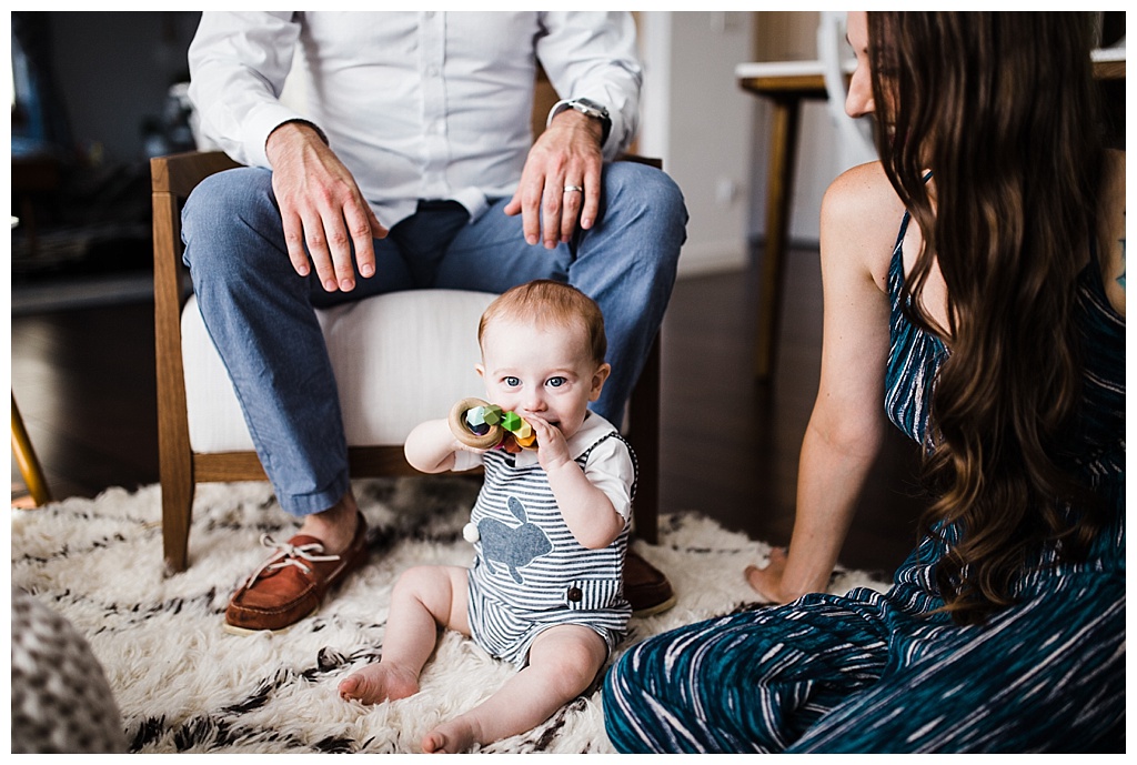 trendy mom, hipster family, julia kinnunen photography, family portraits, summertime, seattle home, tattooed mom, breastfeeding, babies,  couple, family, seattle