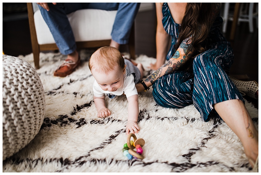 trendy mom, hipster family, julia kinnunen photography, family portraits, summertime, seattle home, tattooed mom, breastfeeding, babies,  couple, family, seattle