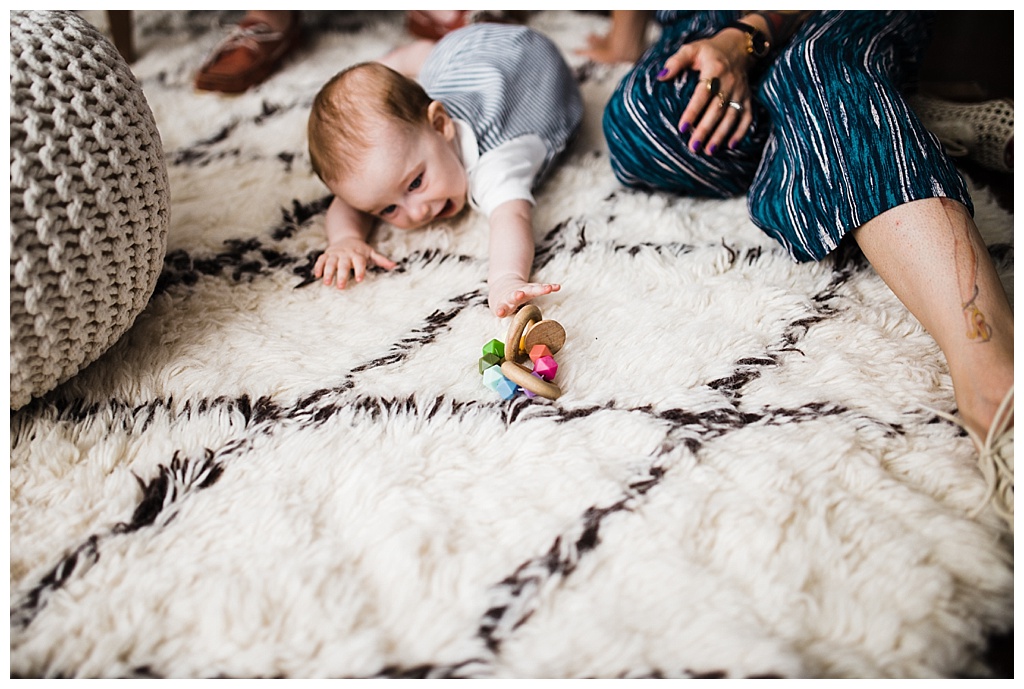 trendy mom, hipster family, julia kinnunen photography, family portraits, summertime, seattle home, tattooed mom, breastfeeding, babies,  couple, family, seattle