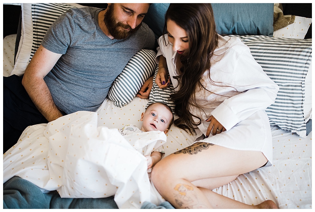 trendy mom, hipster family, julia kinnunen photography, family portraits, summertime, seattle home, tattooed mom, breastfeeding, babies,  couple, family, seattle